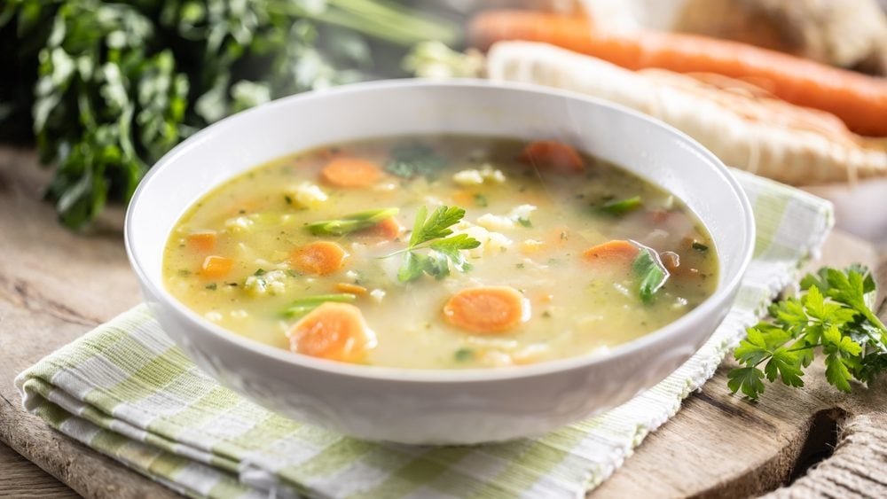 Domaća pileća supa koja greje dušu i telo – gotova za pola sata_68fd1f4dd3c57.jpeg